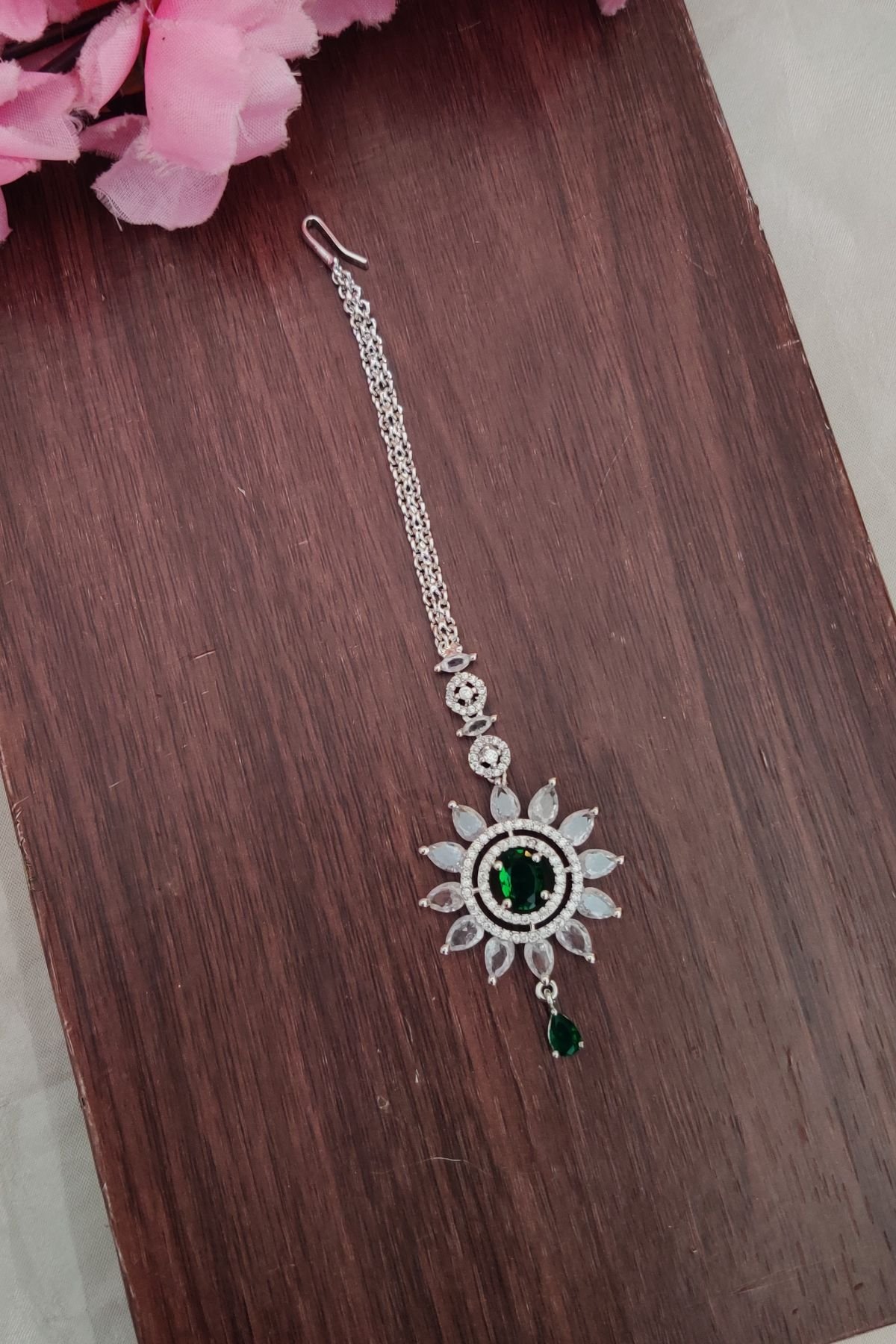 IMG_20250819_120612-1.jpg AD White and Green Stone Flower Designer Tikka - Image 1